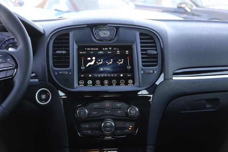 Chrysler 300 Vehicle Image 23