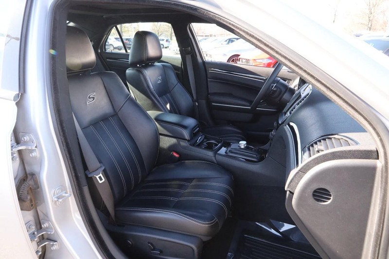 Chrysler 300 Vehicle Image 25
