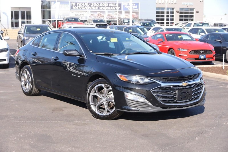 Chevrolet Malibu Vehicle Image 02