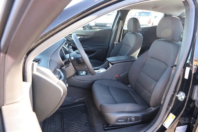 Chevrolet Malibu Vehicle Image 08
