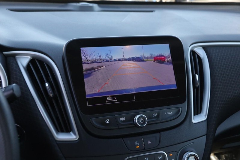 Chevrolet Malibu Vehicle Image 16