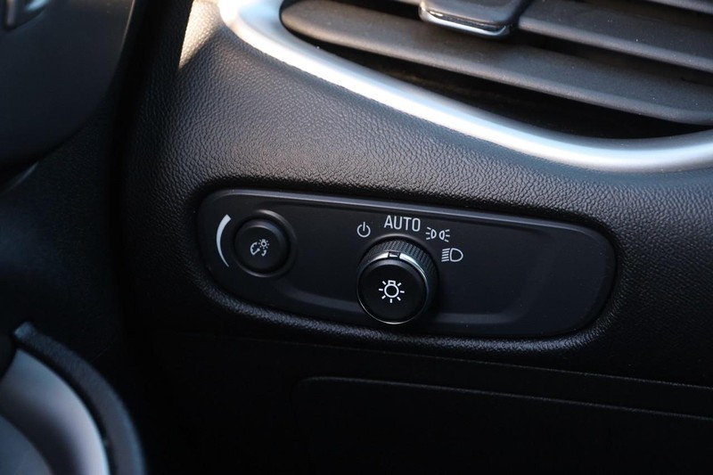Chevrolet Malibu Vehicle Image 18