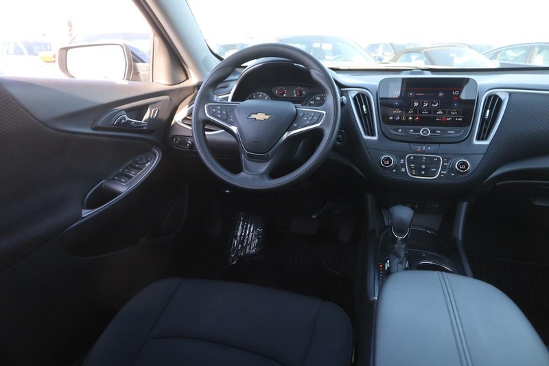 Chevrolet Malibu Vehicle Image 20