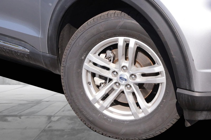Ford Explorer Vehicle Image 03