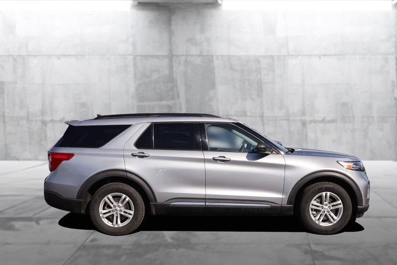 Ford Explorer Vehicle Image 05