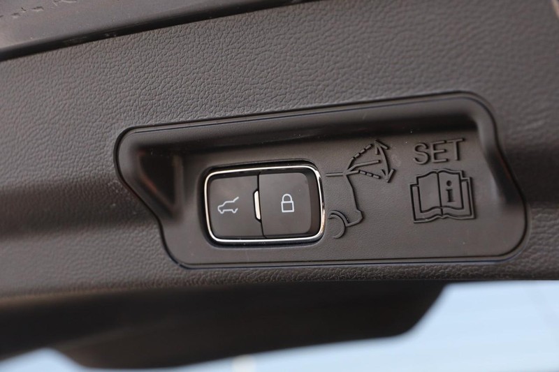 Ford Explorer Vehicle Image 08