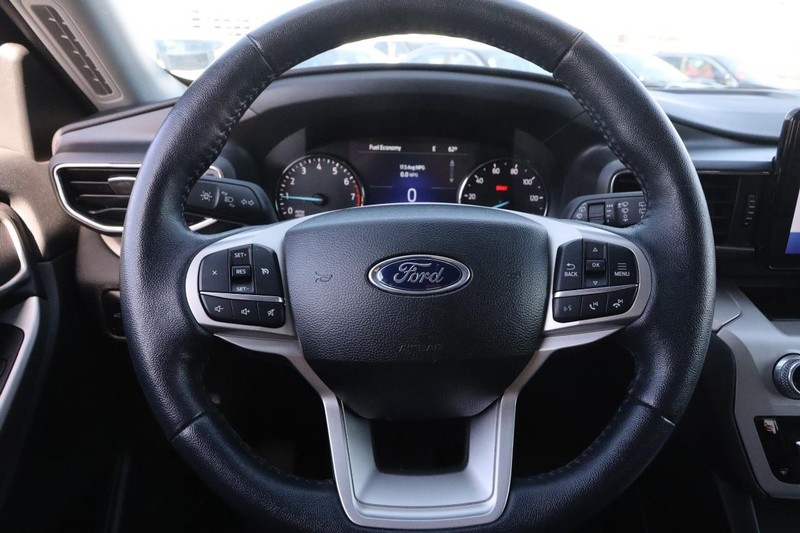 Ford Explorer Vehicle Image 12