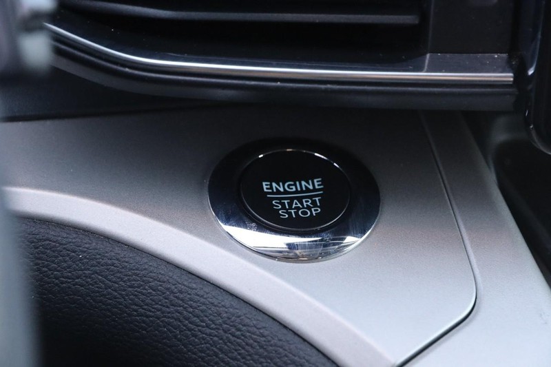 Ford Explorer Vehicle Image 16