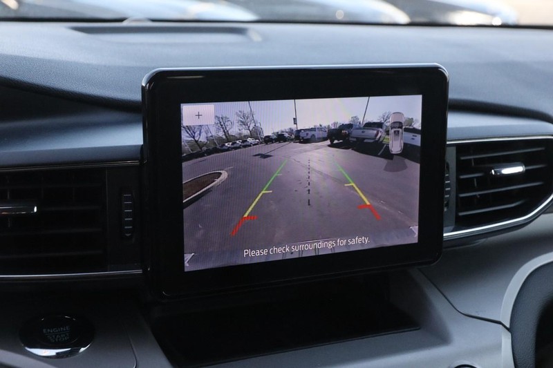 Ford Explorer Vehicle Image 18