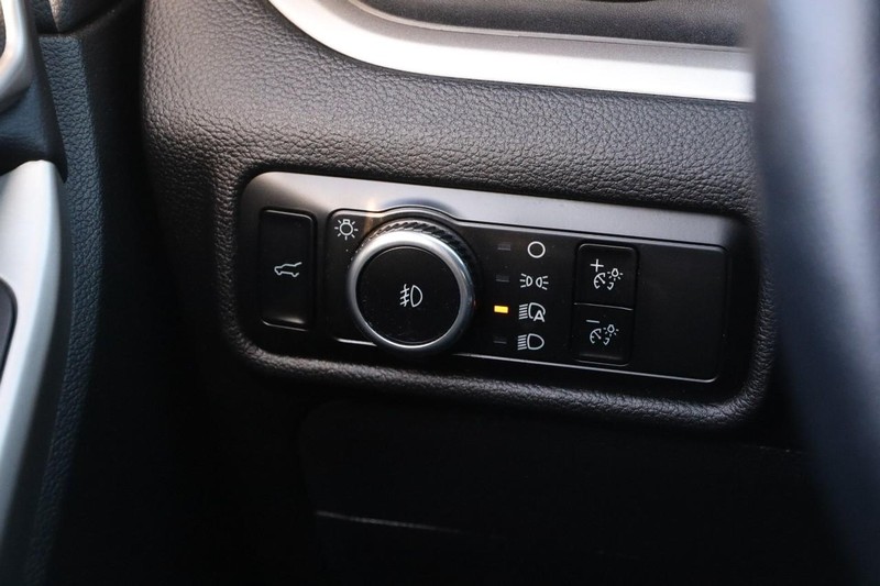 Ford Explorer Vehicle Image 21