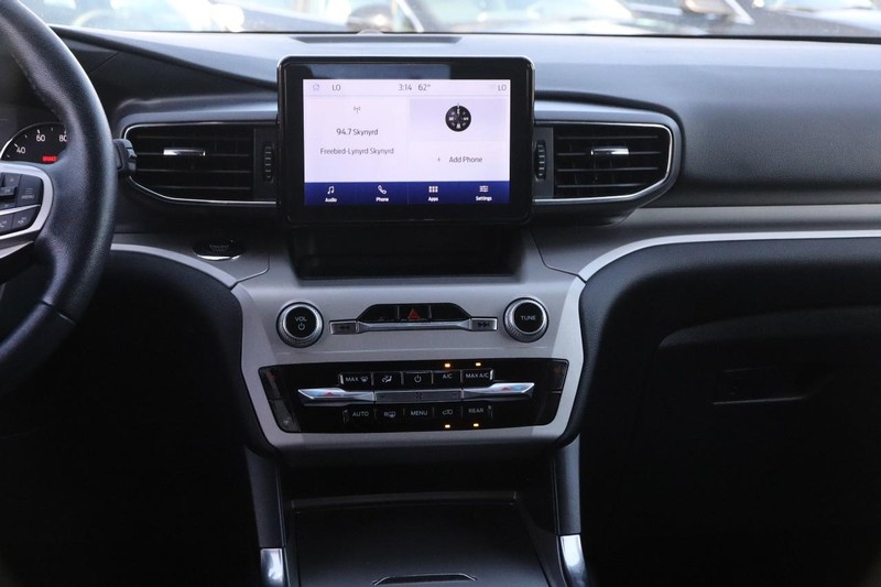 Ford Explorer Vehicle Image 25