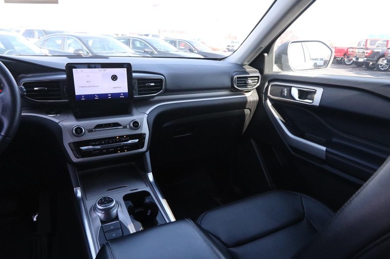 Ford Explorer Vehicle Image 26
