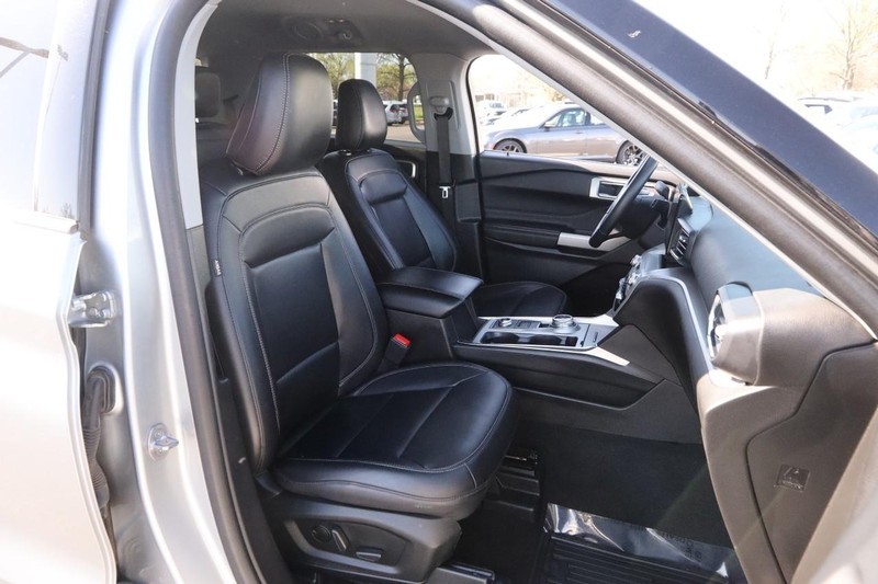 Ford Explorer Vehicle Image 27