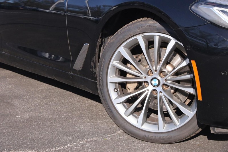 BMW 5 Series Vehicle Image 03