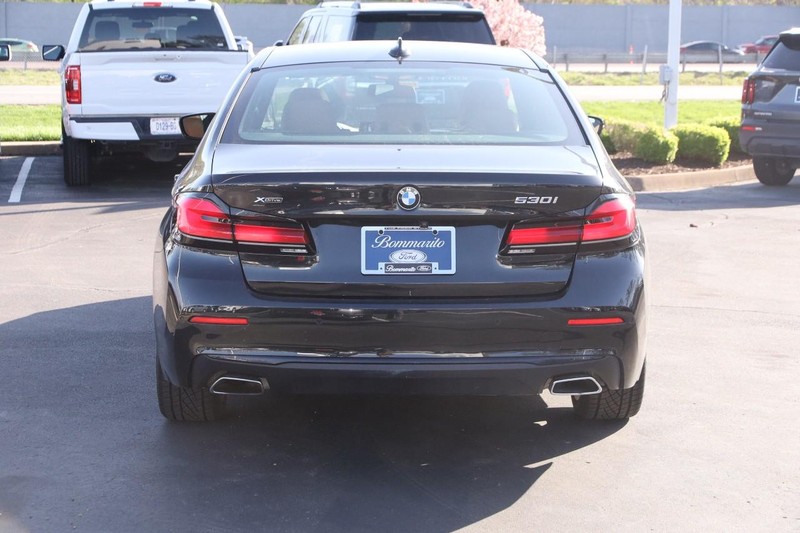 BMW 5 Series Vehicle Image 06