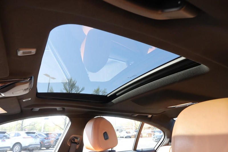 BMW 5 Series Vehicle Image 08