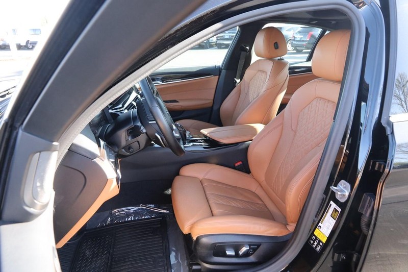 BMW 5 Series Vehicle Image 09