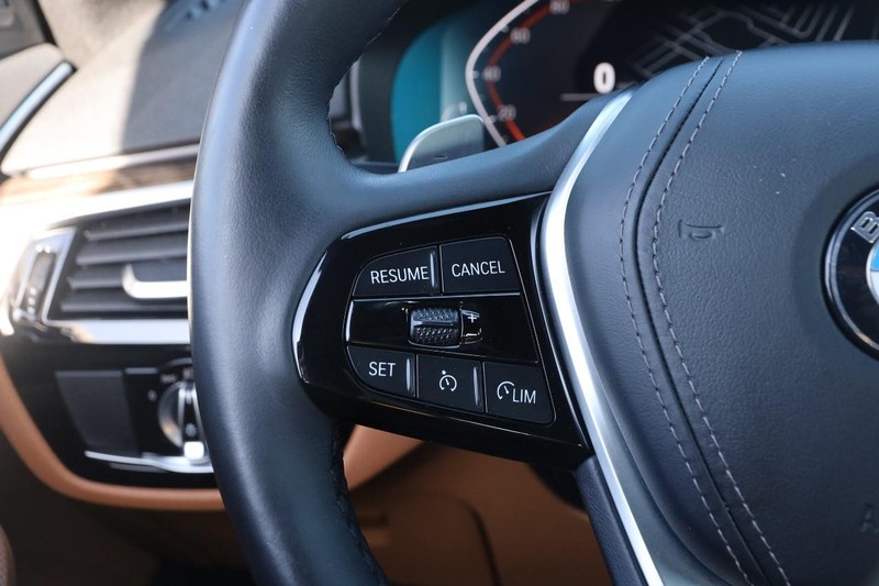 BMW 5 Series Vehicle Image 12