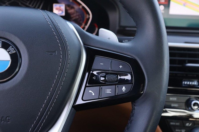 BMW 5 Series Vehicle Image 13