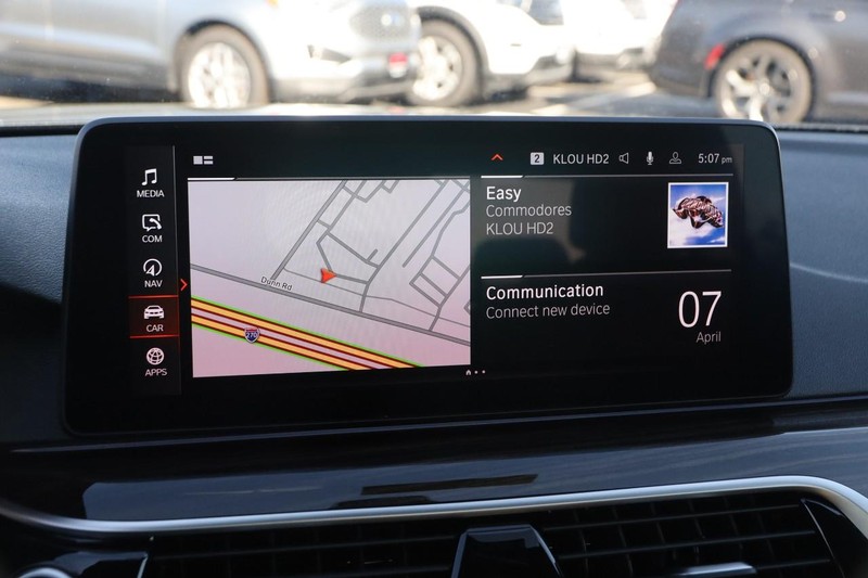 BMW 5 Series Vehicle Image 16