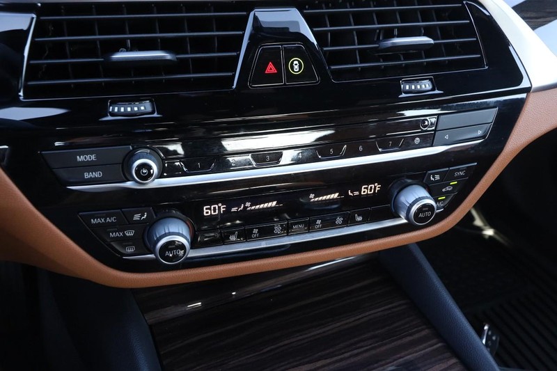 BMW 5 Series Vehicle Image 17