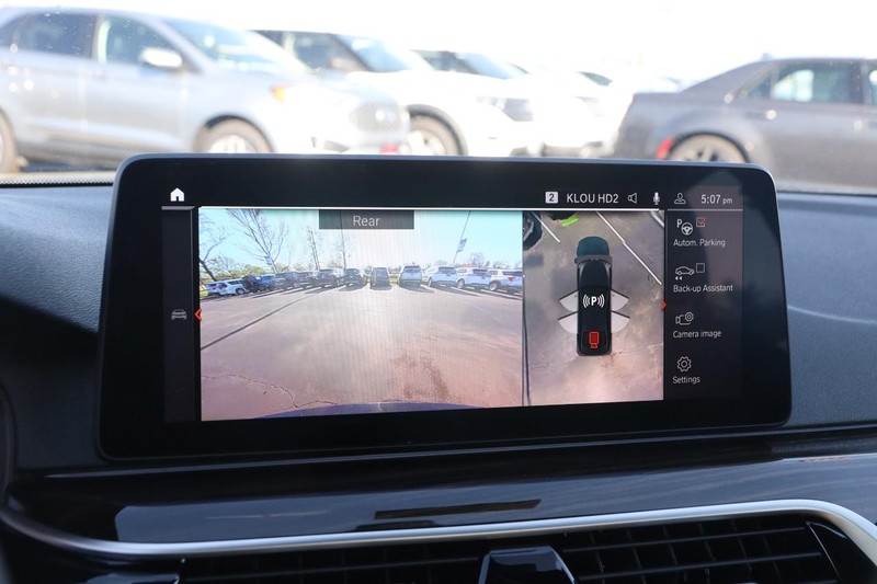 BMW 5 Series Vehicle Image 18