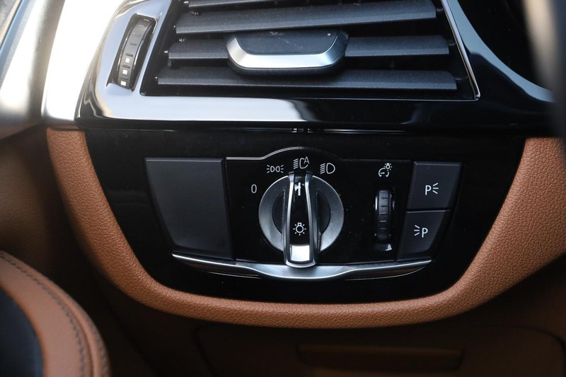 BMW 5 Series Vehicle Image 20