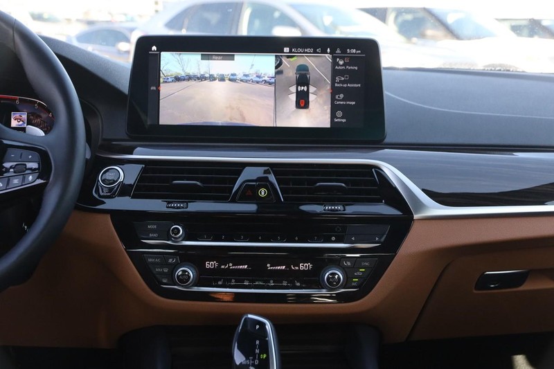 BMW 5 Series Vehicle Image 24