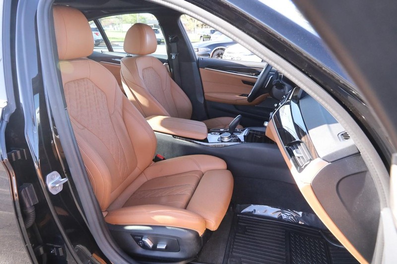 BMW 5 Series Vehicle Image 26