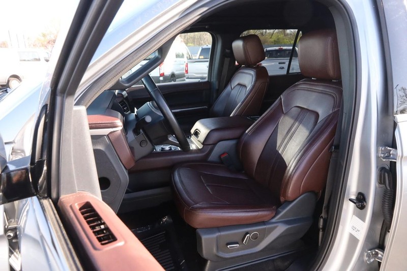 Ford Expedition Max Vehicle Image 11