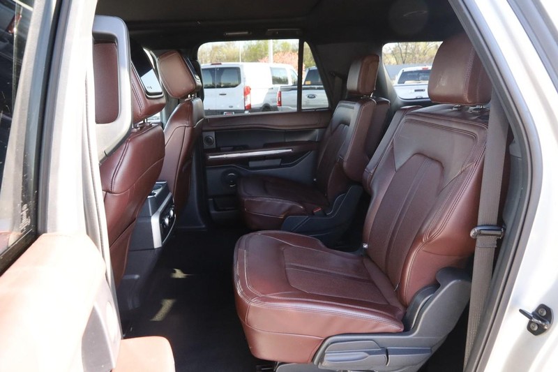 Ford Expedition Max Vehicle Image 12