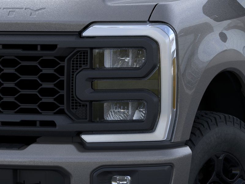 Ford Super Duty F-250 SRW Vehicle Image 18