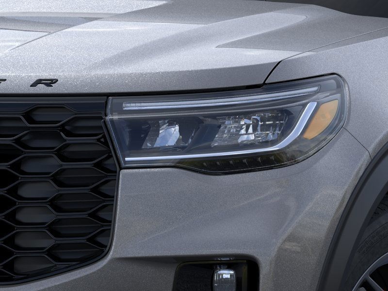 Ford Explorer Vehicle Image 18