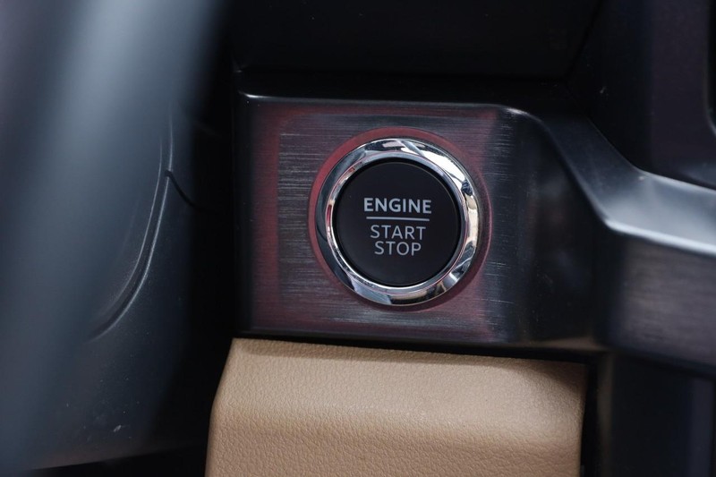 Ford Super Duty F-250 SRW Vehicle Image 14