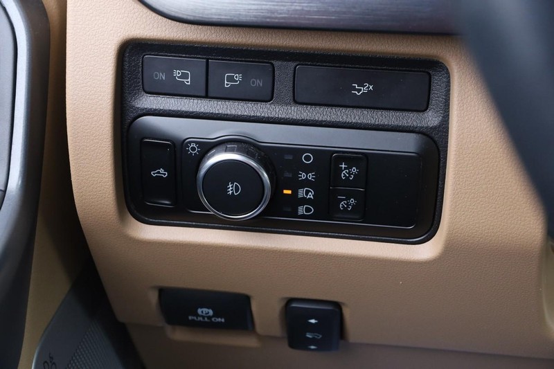 Ford Super Duty F-250 SRW Vehicle Image 21
