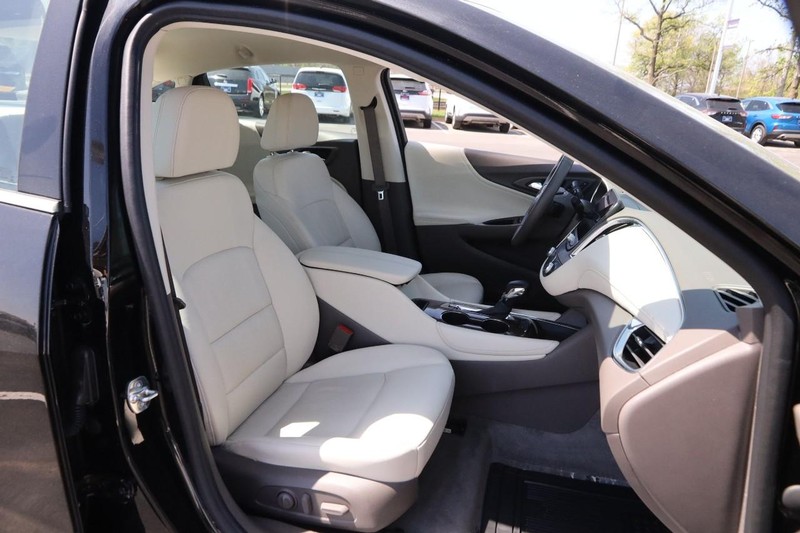 Chevrolet Malibu Vehicle Image 23