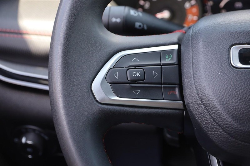 Jeep Compass Vehicle Image 11