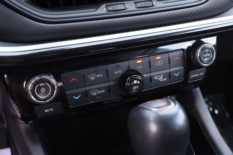 Jeep Compass Vehicle Image 17
