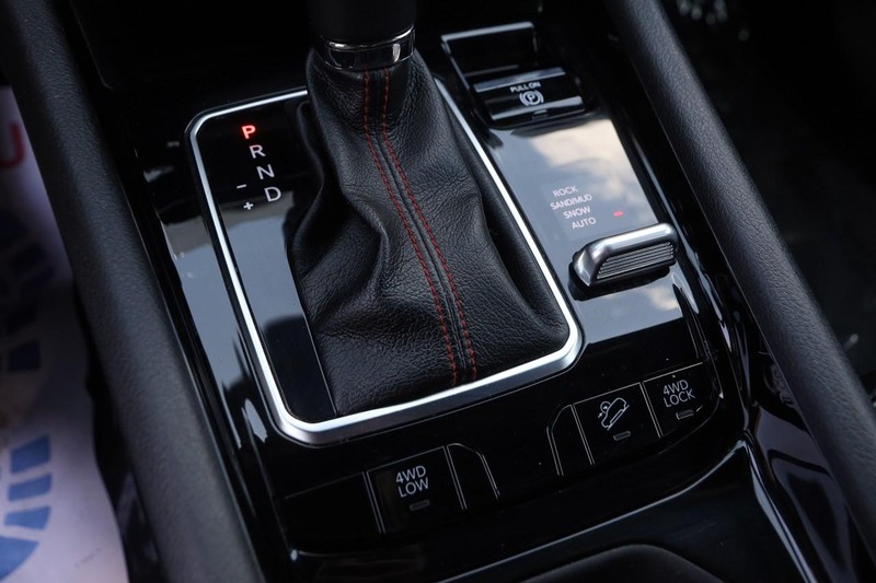 Jeep Compass Vehicle Image 18