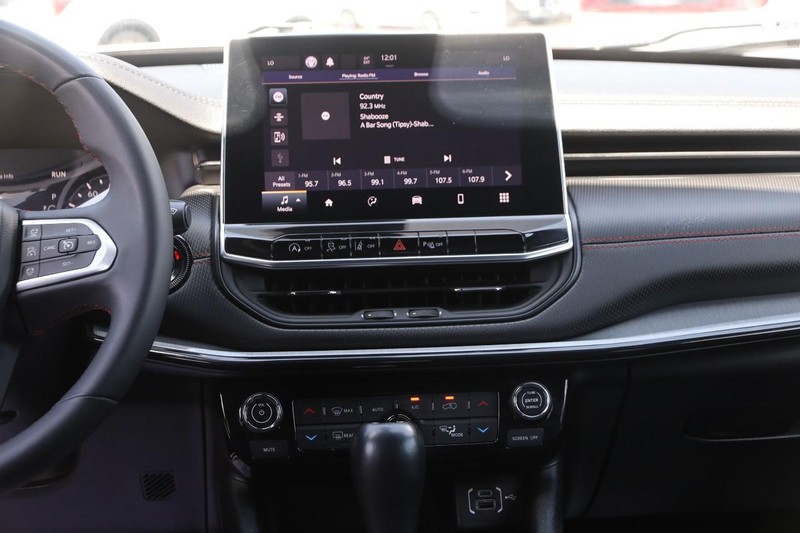Jeep Compass Vehicle Image 23