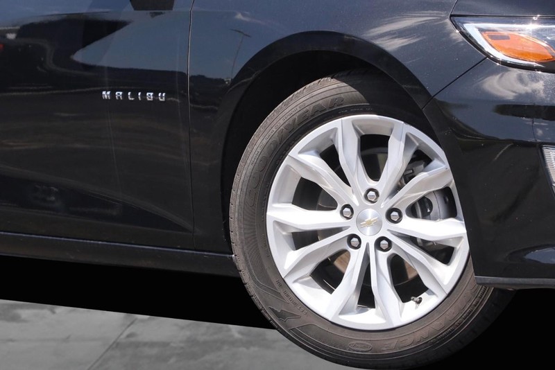 Chevrolet Malibu Vehicle Image 03