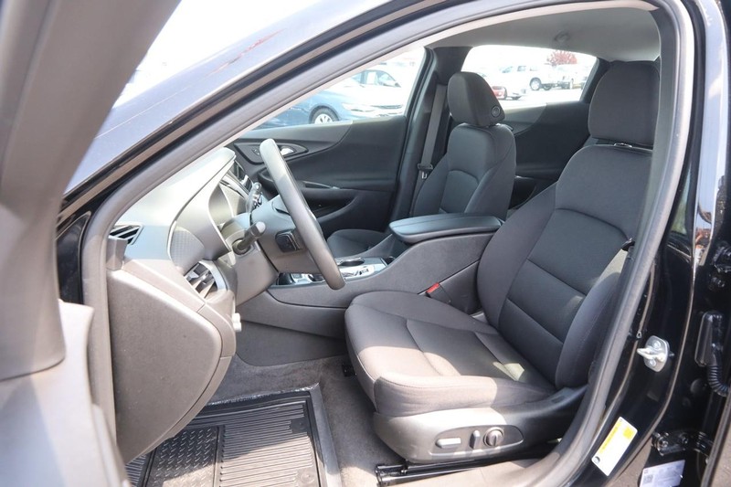 Chevrolet Malibu Vehicle Image 08