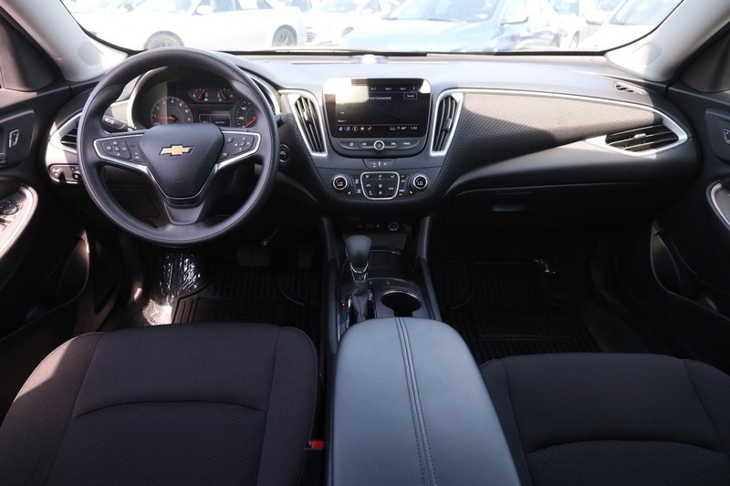 Chevrolet Malibu Vehicle Image 17