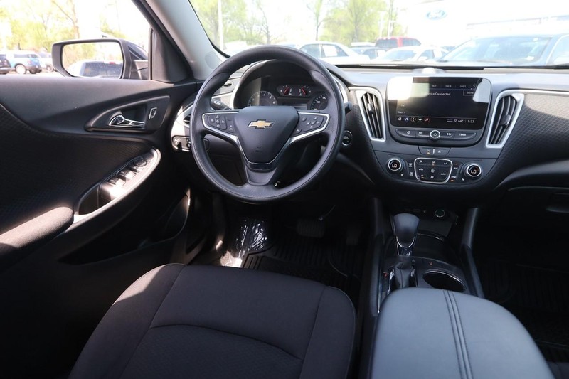 Chevrolet Malibu Vehicle Image 18