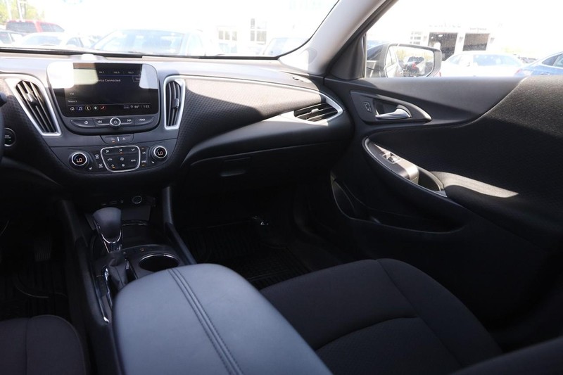 Chevrolet Malibu Vehicle Image 21