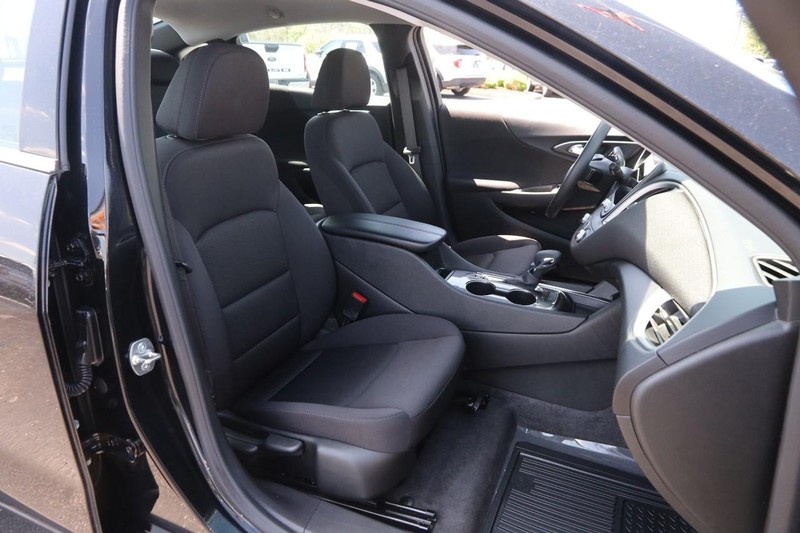 Chevrolet Malibu Vehicle Image 22