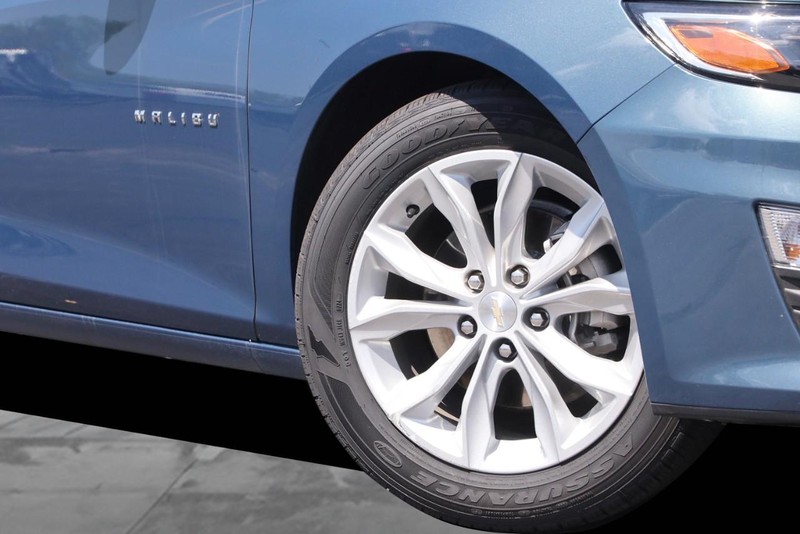 Chevrolet Malibu Vehicle Image 03