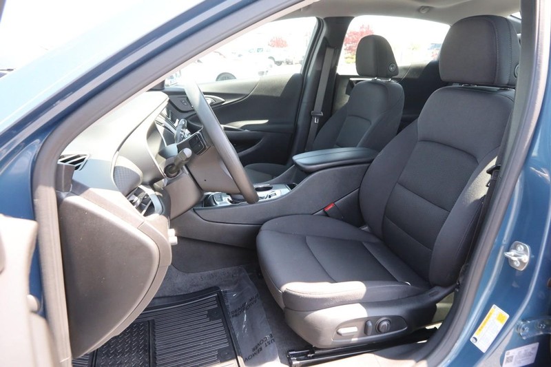 Chevrolet Malibu Vehicle Image 09
