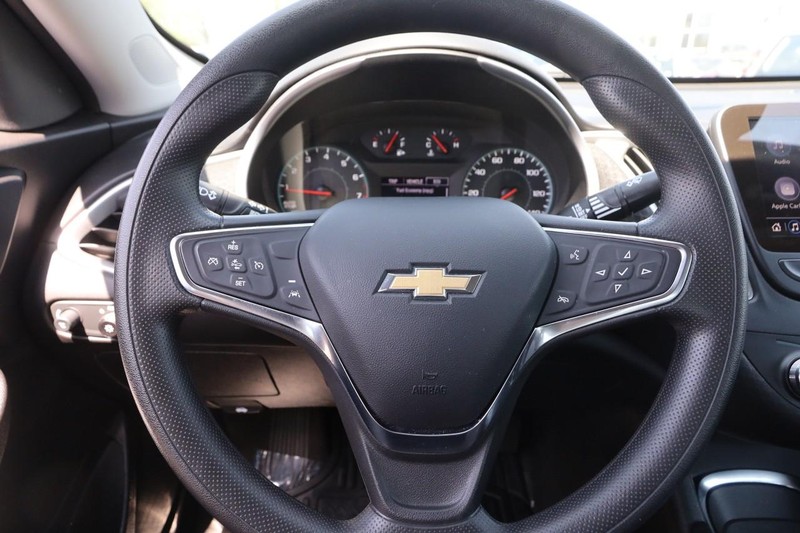 Chevrolet Malibu Vehicle Image 11