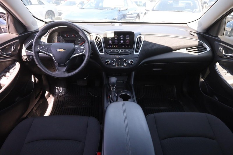 Chevrolet Malibu Vehicle Image 18